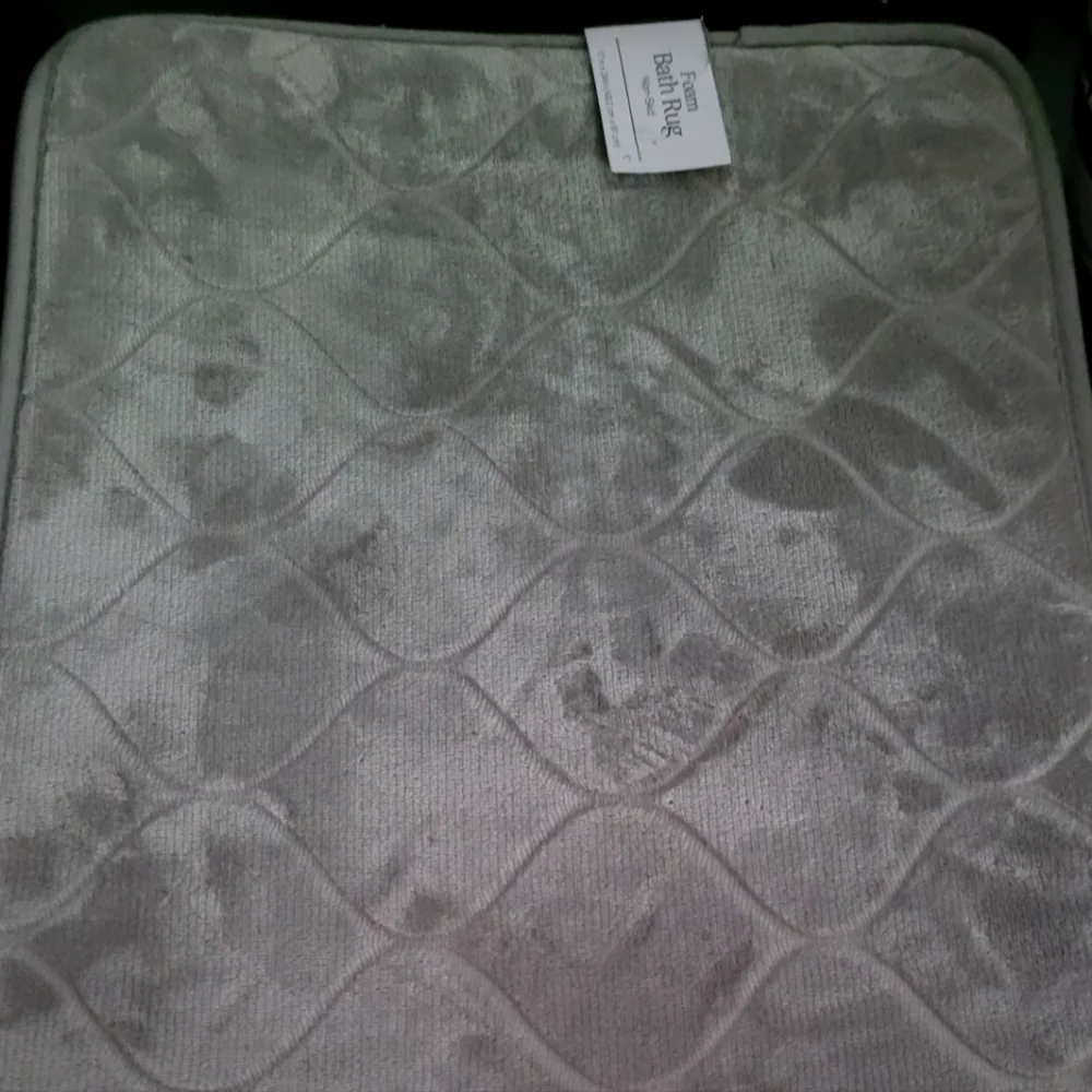Foam bath mat